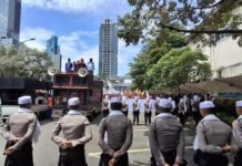 Polda Metro Kerahkan Polisi Berpeci-Tim Shalawat Kawal Demo Selama Ramadan